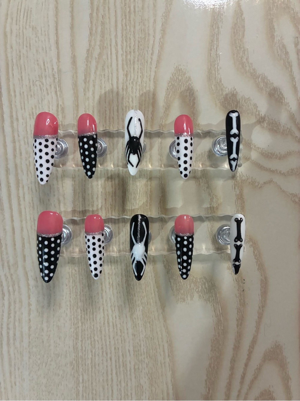 🕷️🎀handmade press-ons🎀🕷️